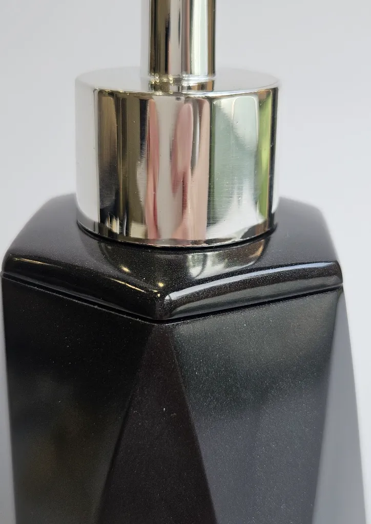 Zoom dispensador de jabon negro .webp