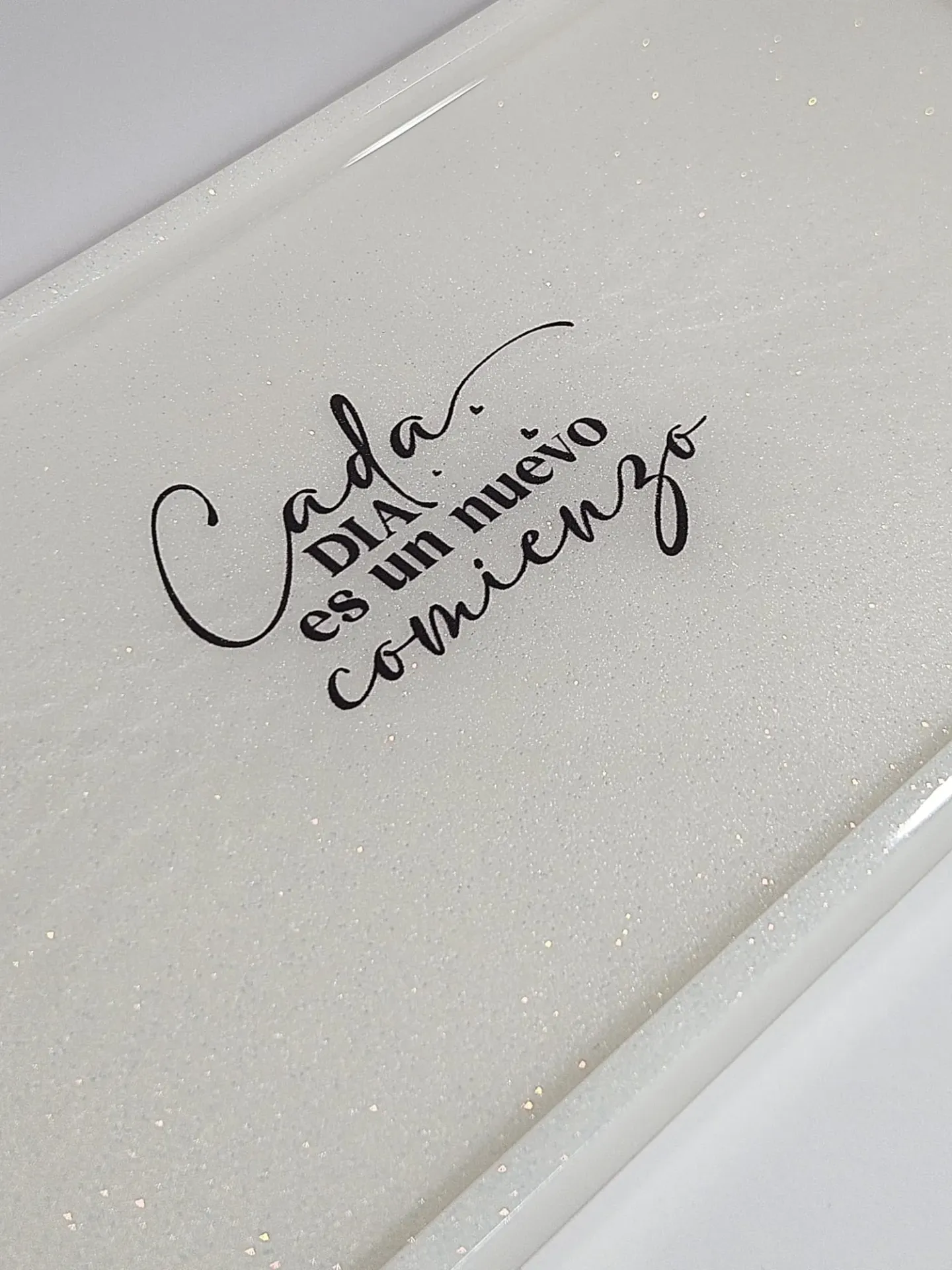 Bandeja con frase personalizada (Crema Perlado, "Haz tu propia magia ")